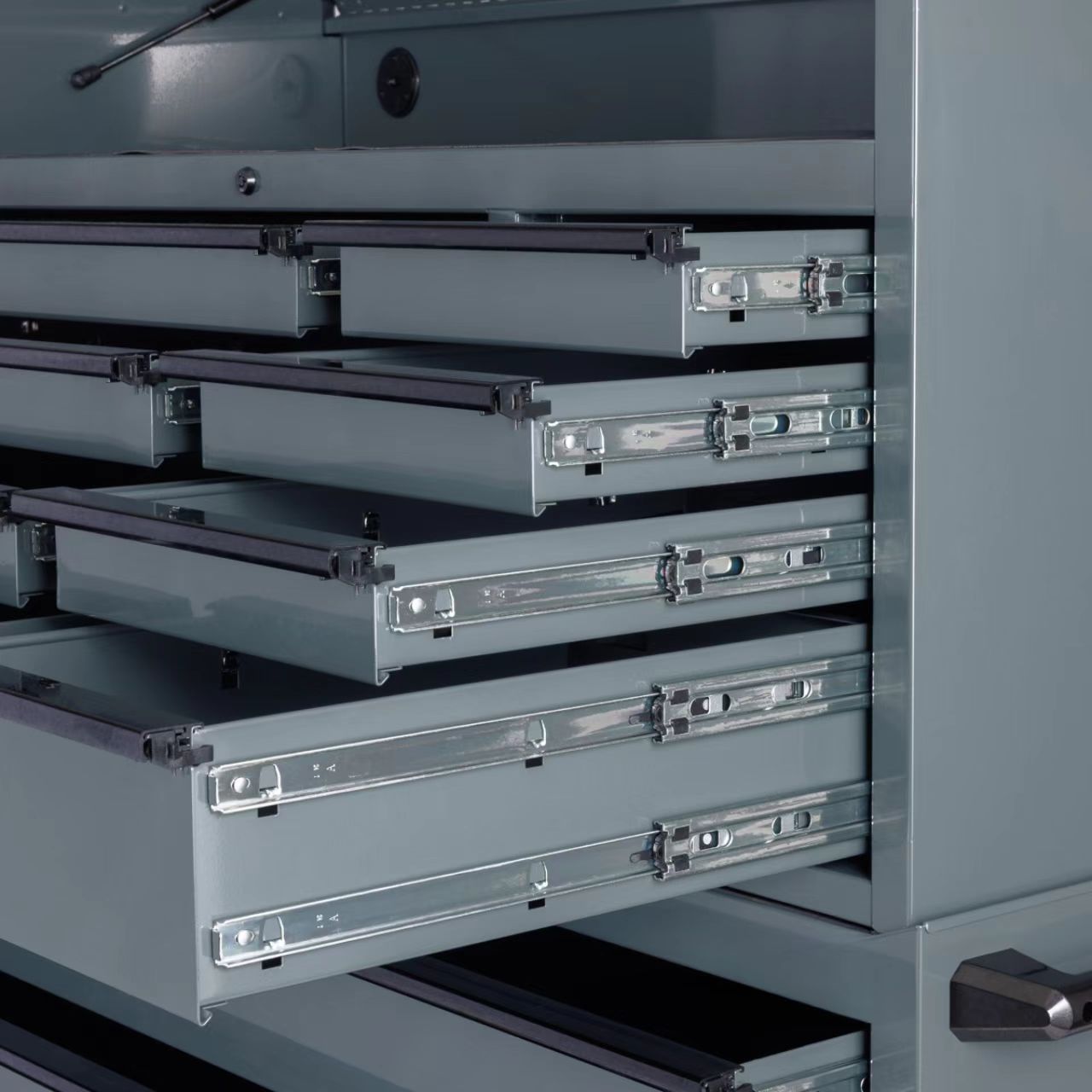 Safety Standards for Heavy-Duty Tool Chests in North America | ANSI Approved